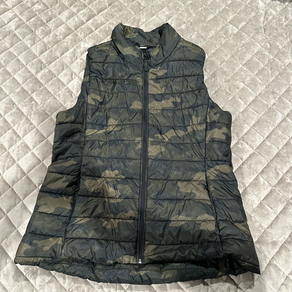 Old Navy Active Green Camouflage Vest